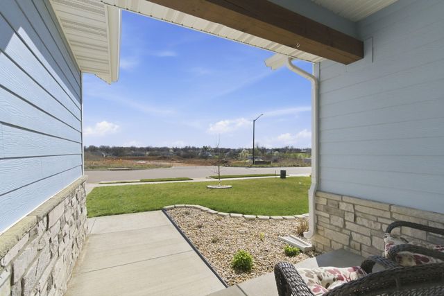 183 E Cowling Street, Republic, MO 65738