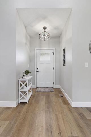 183 E Cowling Street, Republic, MO 65738