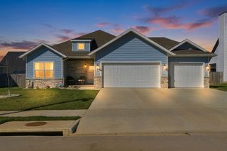 183 E Cowling Street, Republic, MO 65738