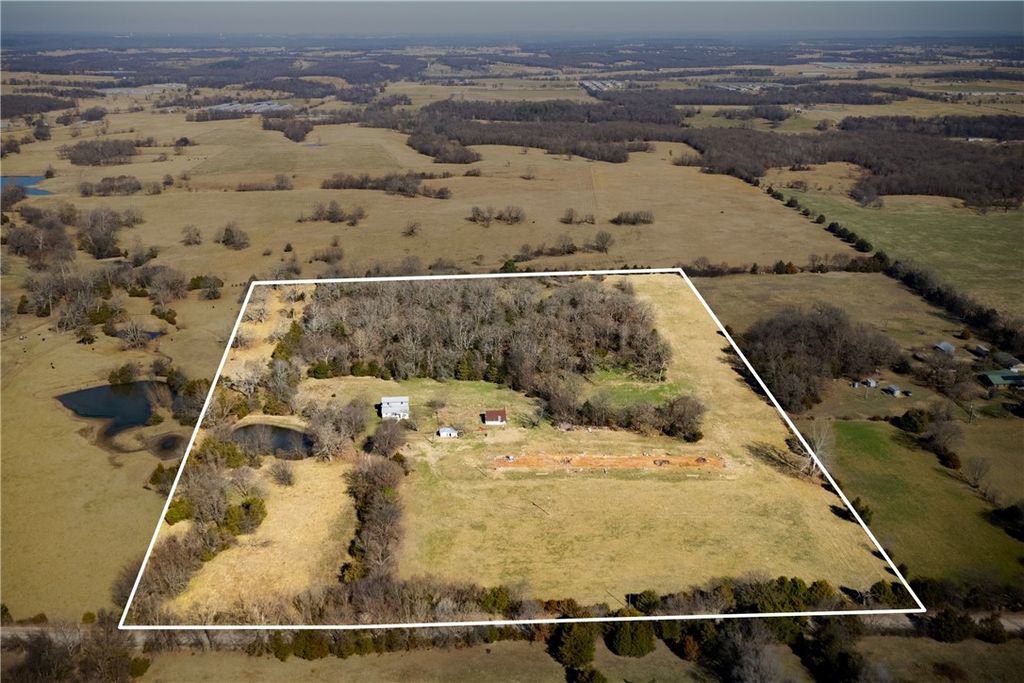 12969 Cincinnati Road, Summers, AR 72769