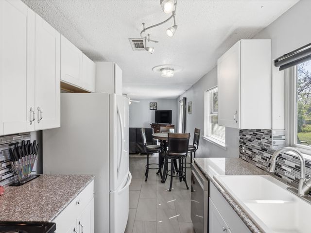 3228 Hummingbird Lane, Denton, TX 76209