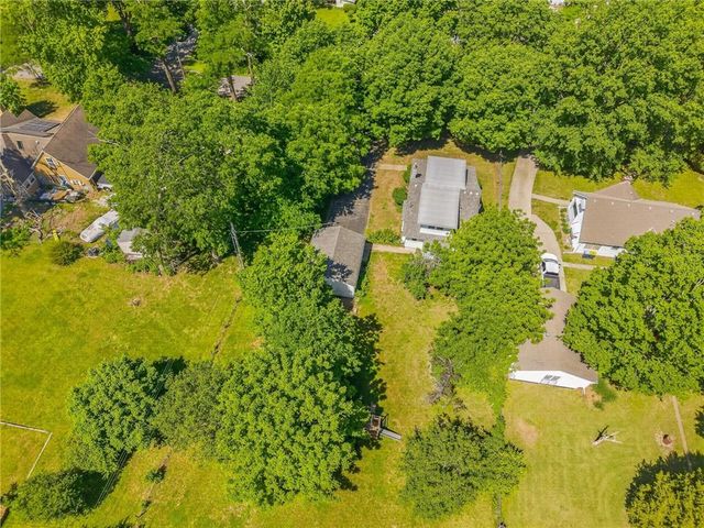 11131 SUNNYSLOPE Drive, Kansas City, MO 64134