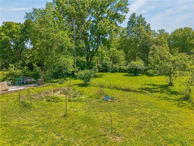 11131 SUNNYSLOPE Drive, Kansas City, MO 64134