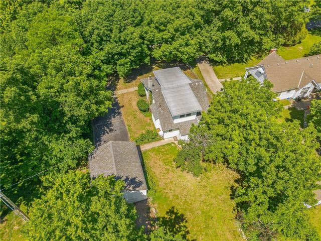 11131 SUNNYSLOPE Drive, Kansas City, MO 64134