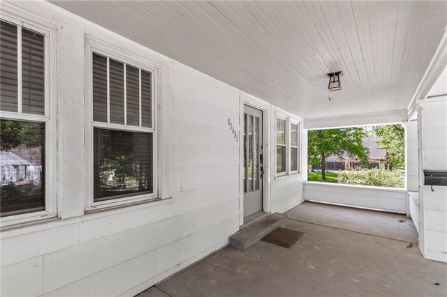 11131 SUNNYSLOPE Drive, Kansas City, MO 64134