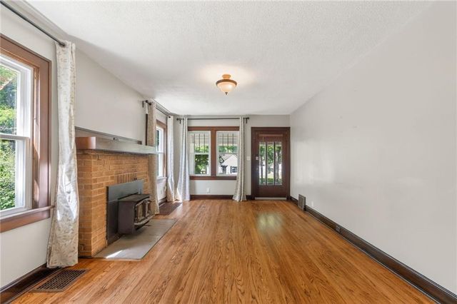 11131 SUNNYSLOPE Drive, Kansas City, MO 64134