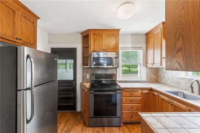 11131 SUNNYSLOPE Drive, Kansas City, MO 64134