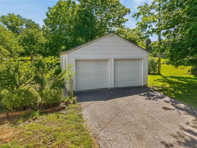 11131 SUNNYSLOPE Drive, Kansas City, MO 64134
