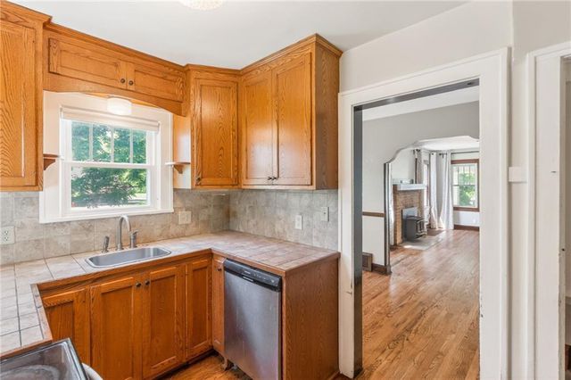 11131 SUNNYSLOPE Drive, Kansas City, MO 64134