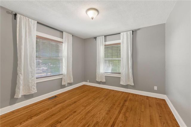 11131 SUNNYSLOPE Drive, Kansas City, MO 64134