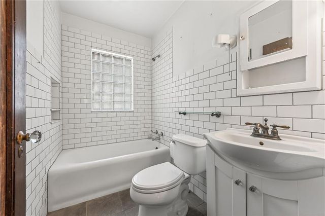 11131 SUNNYSLOPE Drive, Kansas City, MO 64134