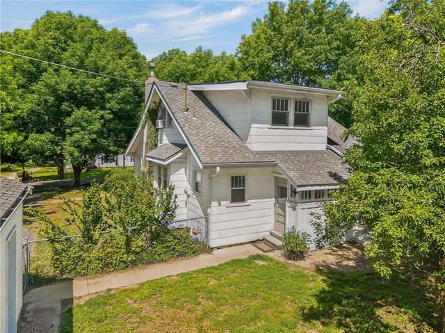 11131 SUNNYSLOPE Drive, Kansas City, MO 64134