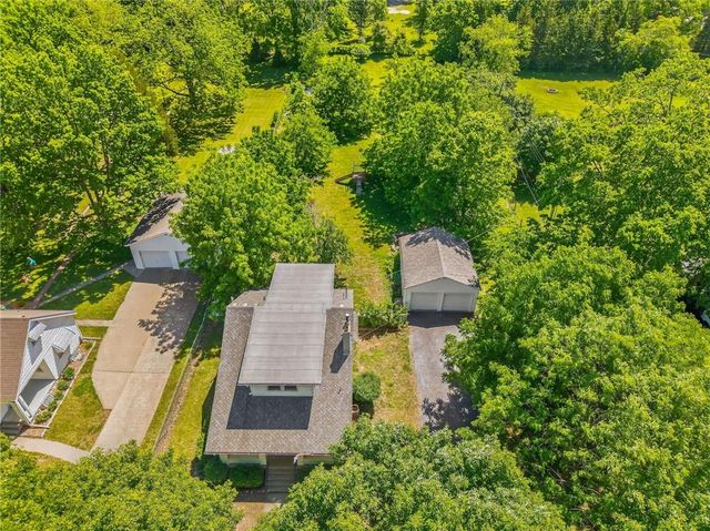 11131 SUNNYSLOPE Drive, Kansas City, MO 64134