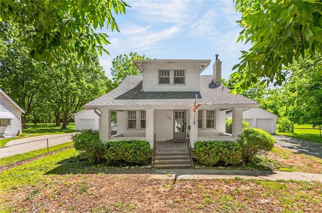 11131 SUNNYSLOPE Drive, Kansas City, MO 64134