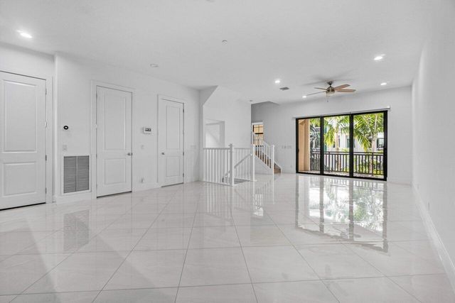 7115 Edison Place, Palm Beach Gardens, FL 33418