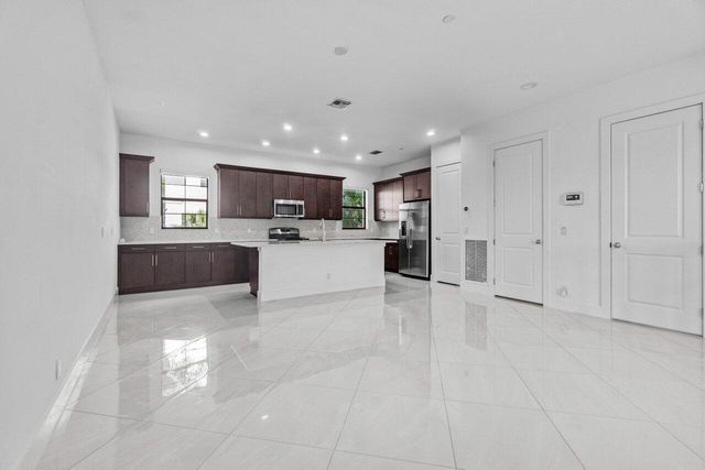 7115 Edison Place, Palm Beach Gardens, FL 33418