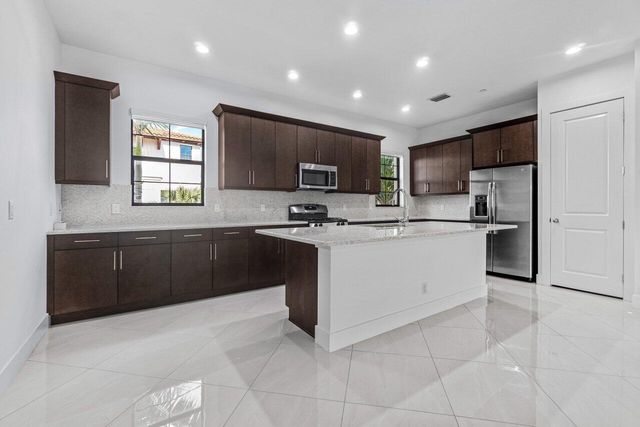 7115 Edison Place, Palm Beach Gardens, FL 33418
