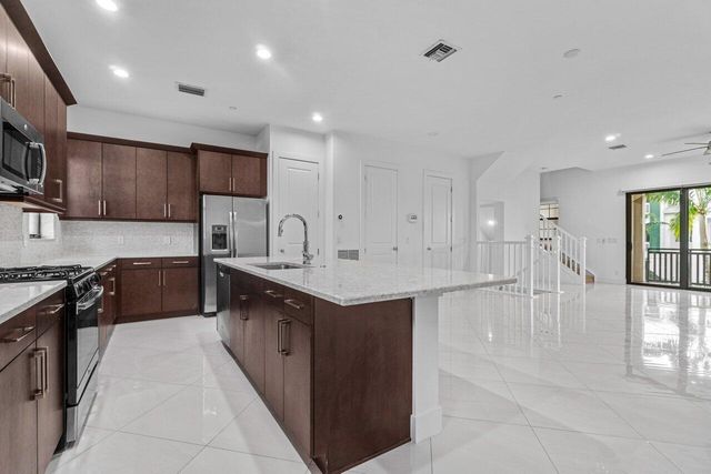 7115 Edison Place, Palm Beach Gardens, FL 33418