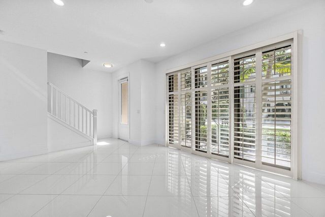 7115 Edison Place, Palm Beach Gardens, FL 33418