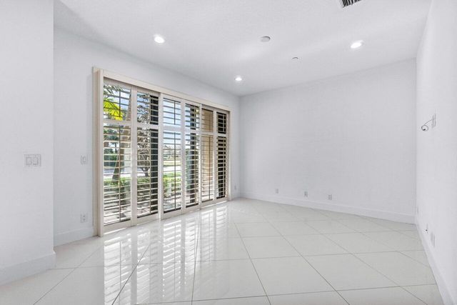 7115 Edison Place, Palm Beach Gardens, FL 33418