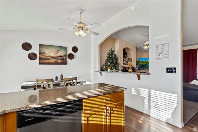 2377 W 2120 N, Clinton, UT 84015