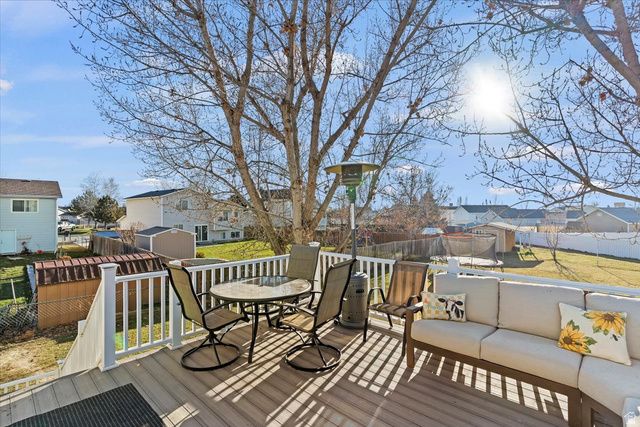 2377 W 2120 N, Clinton, UT 84015