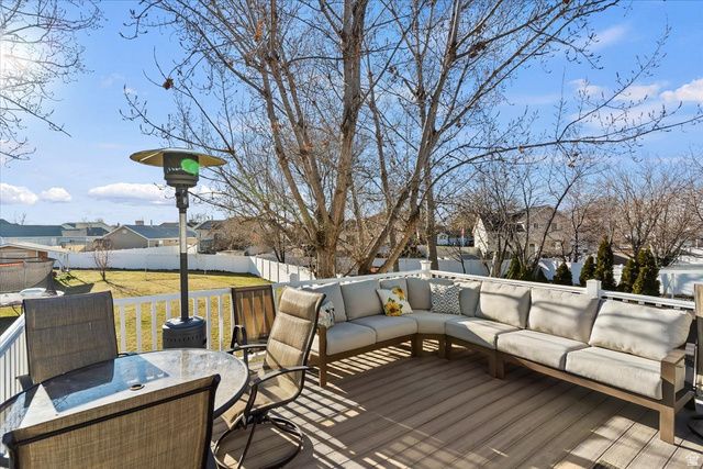 2377 W 2120 N, Clinton, UT 84015