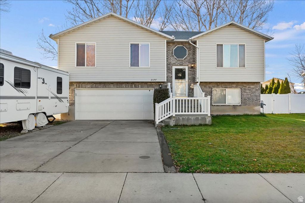 2377 W 2120 N, Clinton, UT 84015