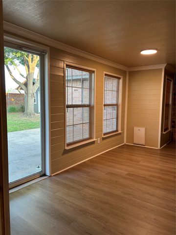 1208 Red Bird Lane, Granbury, TX 76048