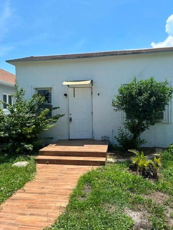 213 SW 11th Street A, Dania Beach, FL 33004