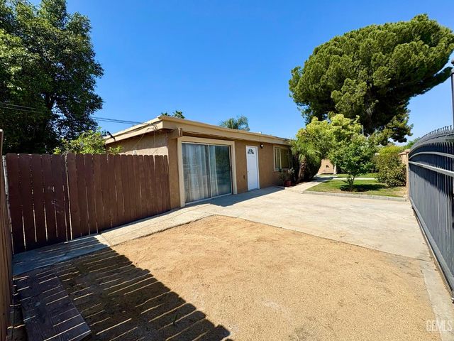 5025 Fillmore Avenue, Bakersfield, CA 93306