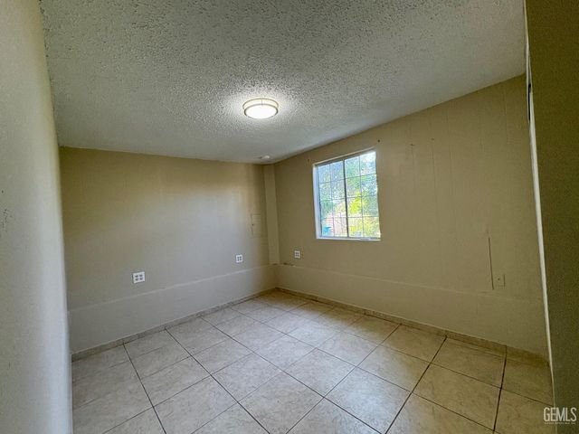 5025 Fillmore Avenue, Bakersfield, CA 93306