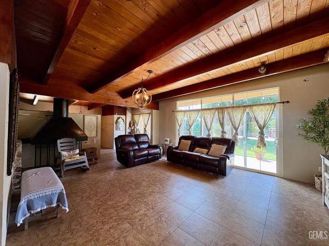 5025 Fillmore Avenue, Bakersfield, CA 93306