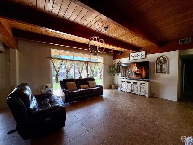 5025 Fillmore Avenue, Bakersfield, CA 93306