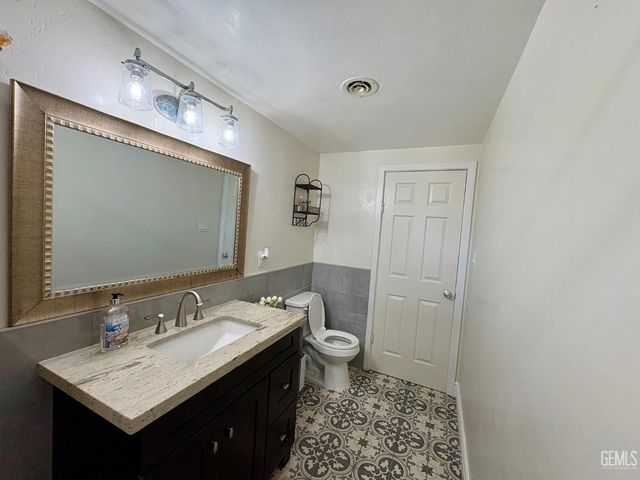 5025 Fillmore Avenue, Bakersfield, CA 93306
