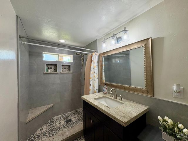 5025 Fillmore Avenue, Bakersfield, CA 93306