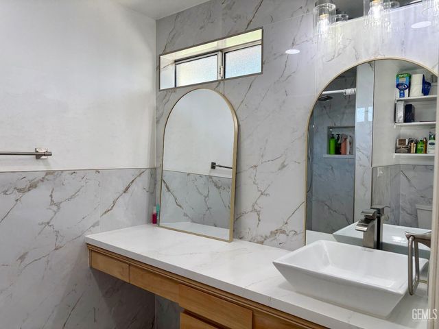 5025 Fillmore Avenue, Bakersfield, CA 93306