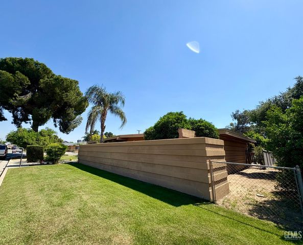 5025 Fillmore Avenue, Bakersfield, CA 93306
