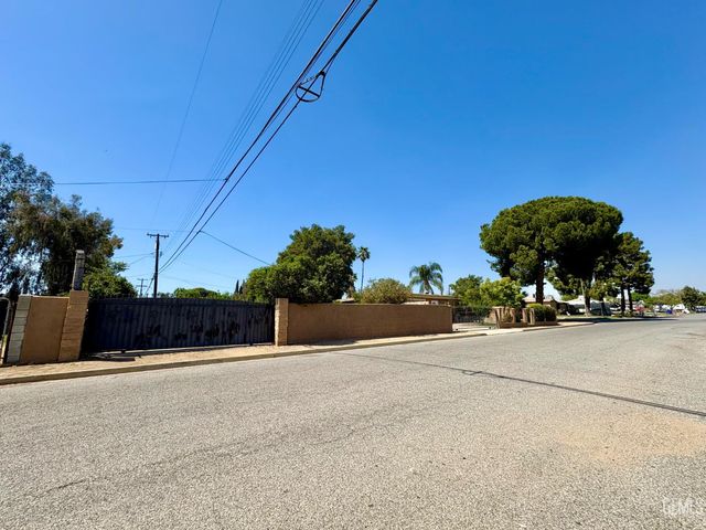 5025 Fillmore Avenue, Bakersfield, CA 93306