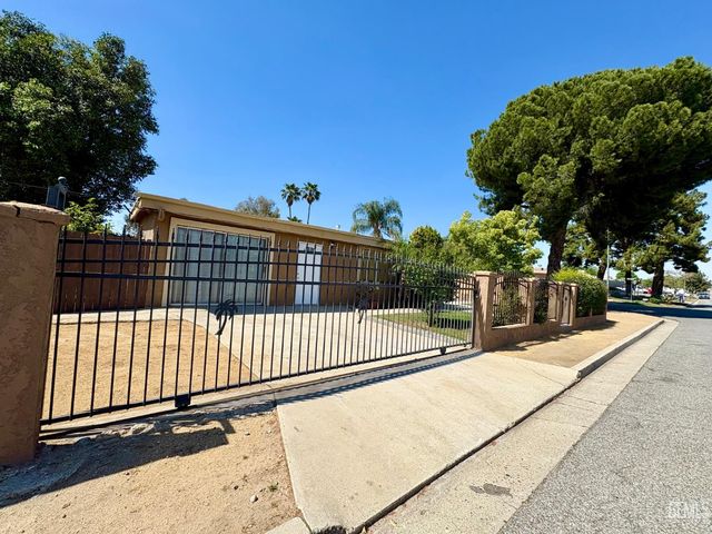 5025 Fillmore Avenue, Bakersfield, CA 93306