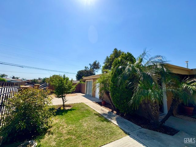 5025 Fillmore Avenue, Bakersfield, CA 93306