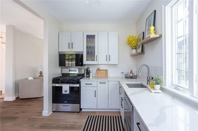 4 Gladding Court, Newport, RI 02840