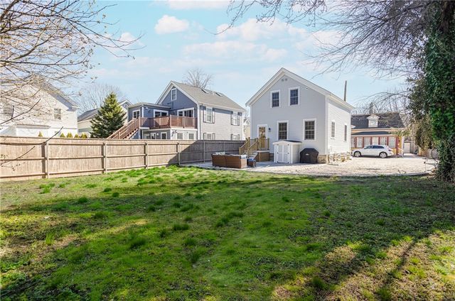 4 Gladding Court, Newport, RI 02840