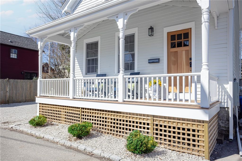 4 Gladding Court, Newport, RI 02840