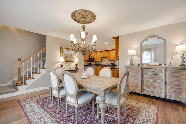 23w531 W Walnut Street, Roselle, IL 60172