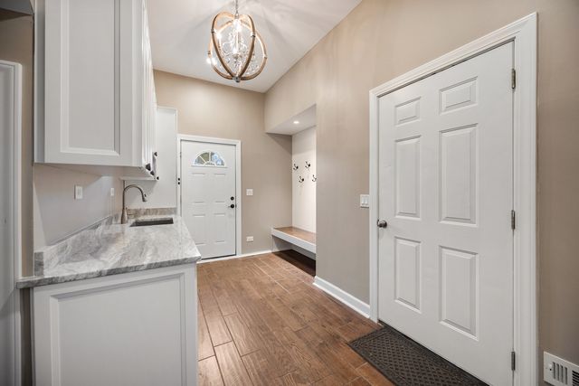 23w531 W Walnut Street, Roselle, IL 60172