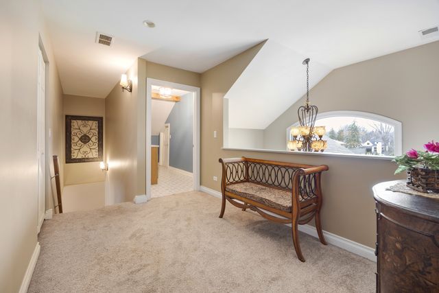 23w531 W Walnut Street, Roselle, IL 60172