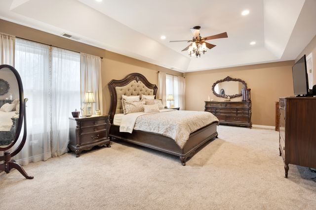 23w531 W Walnut Street, Roselle, IL 60172