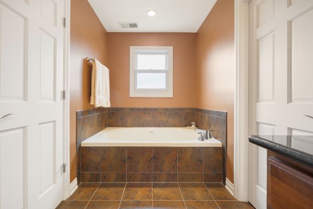 23w531 W Walnut Street, Roselle, IL 60172
