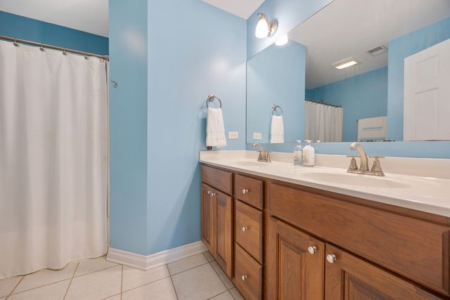 23w531 W Walnut Street, Roselle, IL 60172